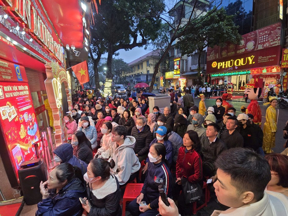 Giá vàng bất ngờ giảm nhẹ trong ngày vía Thần Tài - ảnh 2