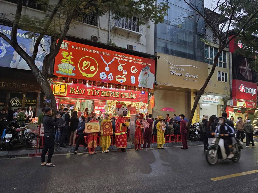 Giá vàng bất ngờ giảm nhẹ trong ngày vía Thần Tài - ảnh 1