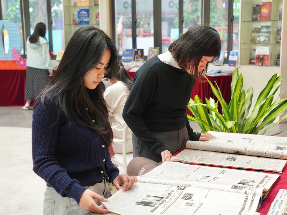 Trưng bày hơn 300 tài liệu về Quốc hội Việt Nam chào mừng bầu cử - ảnh 10