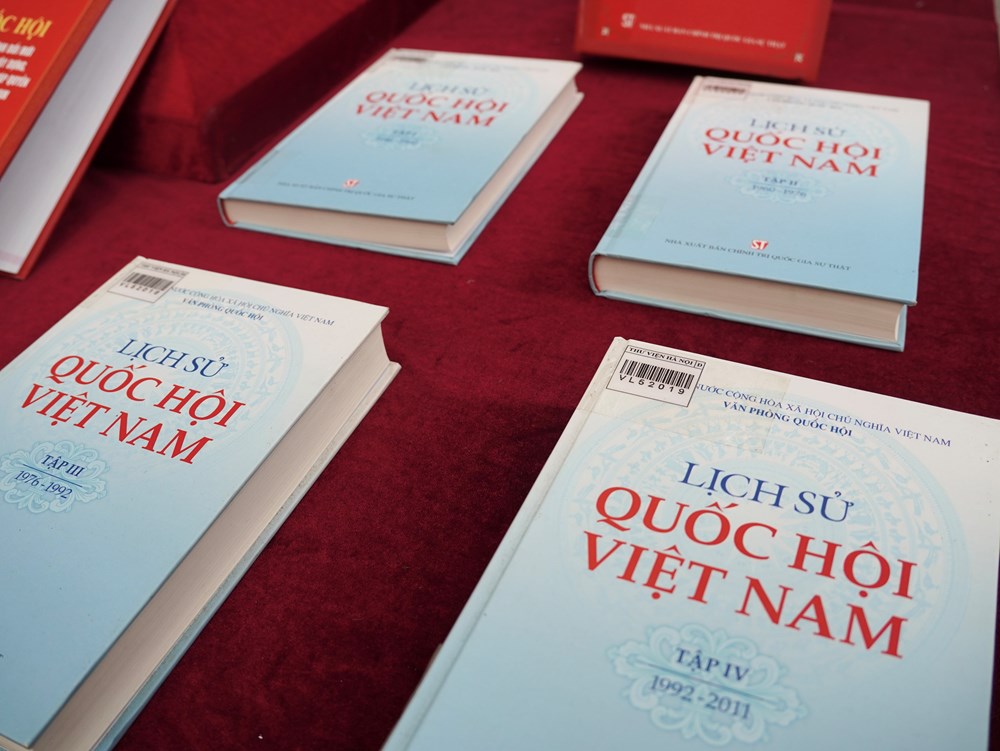 Trưng bày hơn 300 tài liệu về Quốc hội Việt Nam chào mừng bầu cử - ảnh 17