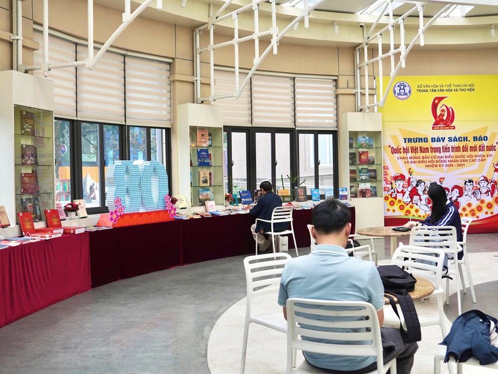 Trưng bày hơn 300 tài liệu về Quốc hội Việt Nam chào mừng bầu cử - ảnh 1