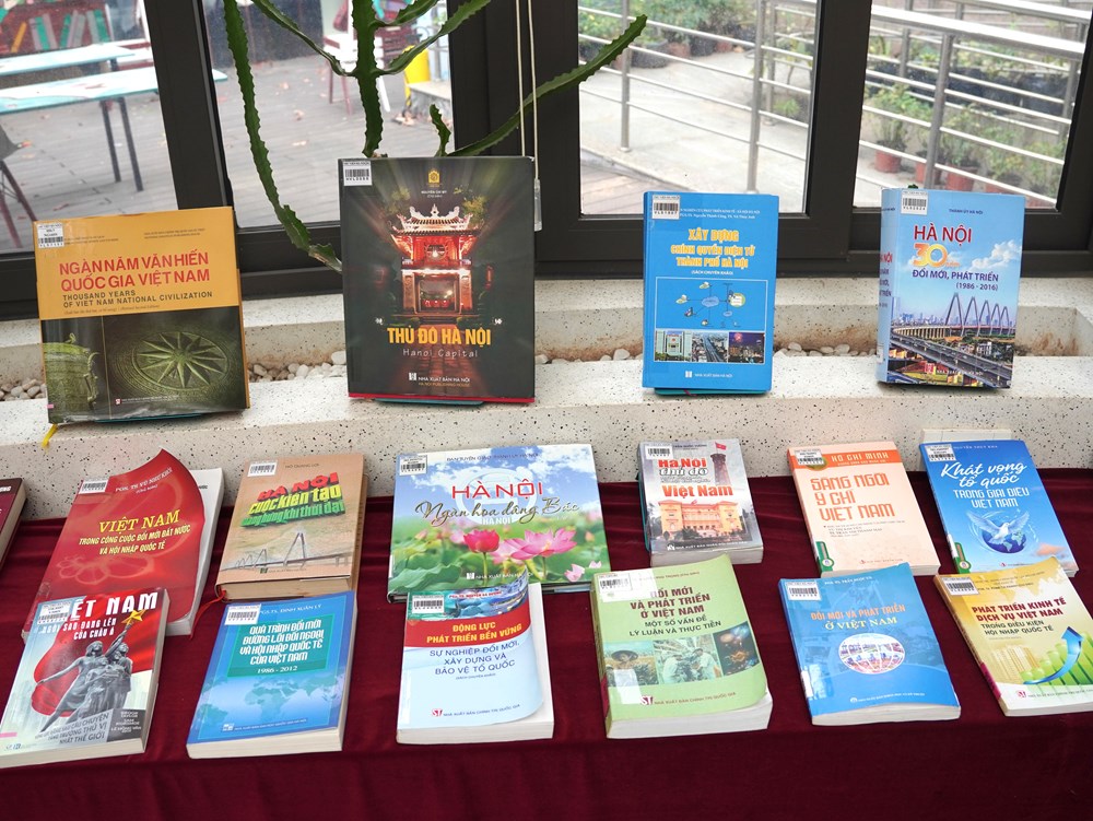 Trưng bày hơn 300 tài liệu về Quốc hội Việt Nam chào mừng bầu cử - ảnh 6