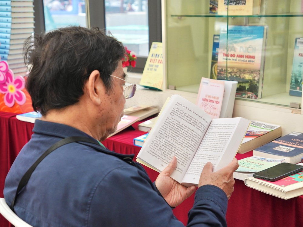 Trưng bày hơn 300 tài liệu về Quốc hội Việt Nam chào mừng bầu cử - ảnh 8