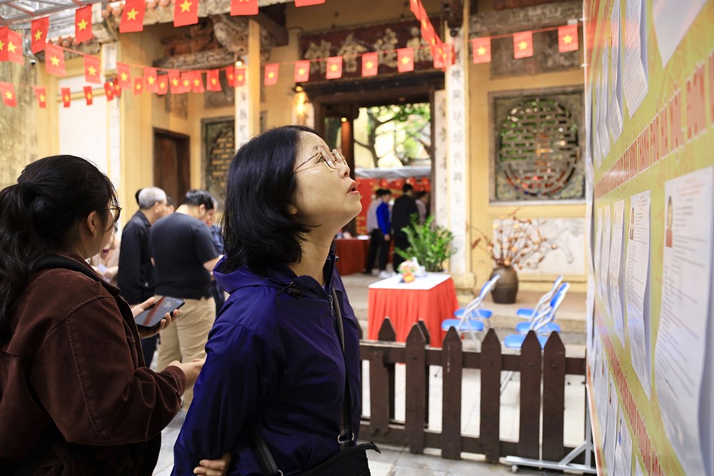 Cử tri Hà Nội đi bầu cử tại các “địa chỉ đỏ” - ảnh 13