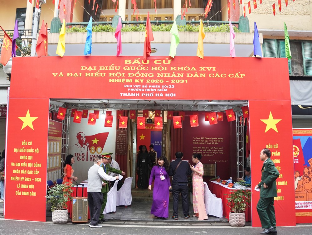 Cử tri Hà Nội đi bầu cử tại các “địa chỉ đỏ” - ảnh 1