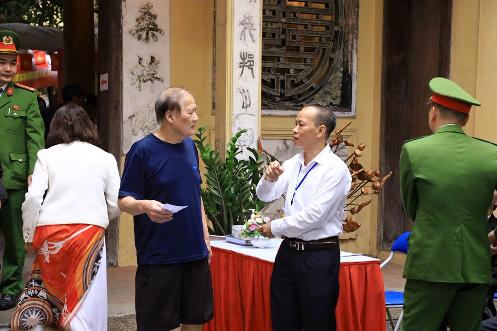 Cử tri Hà Nội đi bầu cử tại các “địa chỉ đỏ” - ảnh 15