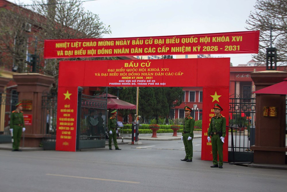 Cử tri Hà Nội đi bầu cử tại các “địa chỉ đỏ” - ảnh 16