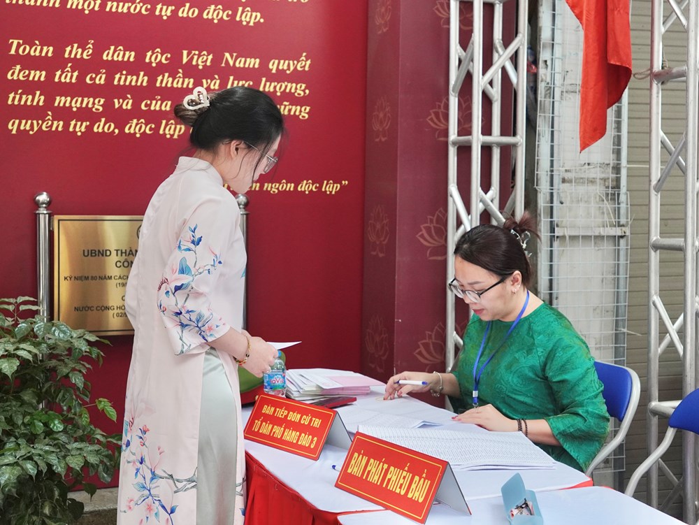 Cử tri Hà Nội đi bầu cử tại các “địa chỉ đỏ” - ảnh 5