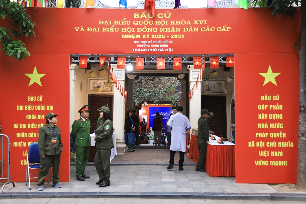 Cử tri Hà Nội đi bầu cử tại các “địa chỉ đỏ” - ảnh 6