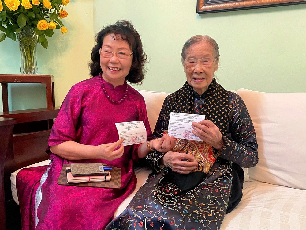 Bước chân cử tri lão thành và niềm tin gửi gắm vào kỷ nguyên vươn mình của dân tộc - ảnh 2