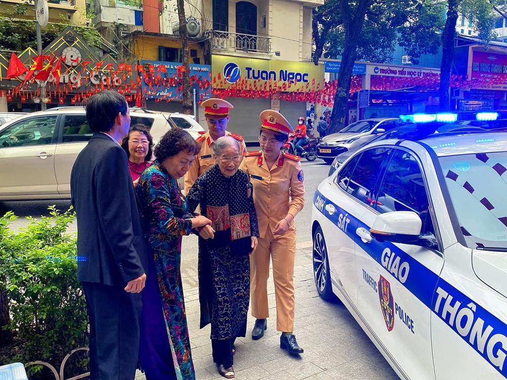 Bước chân cử tri lão thành và niềm tin gửi gắm vào kỷ nguyên vươn mình của dân tộc - ảnh 4