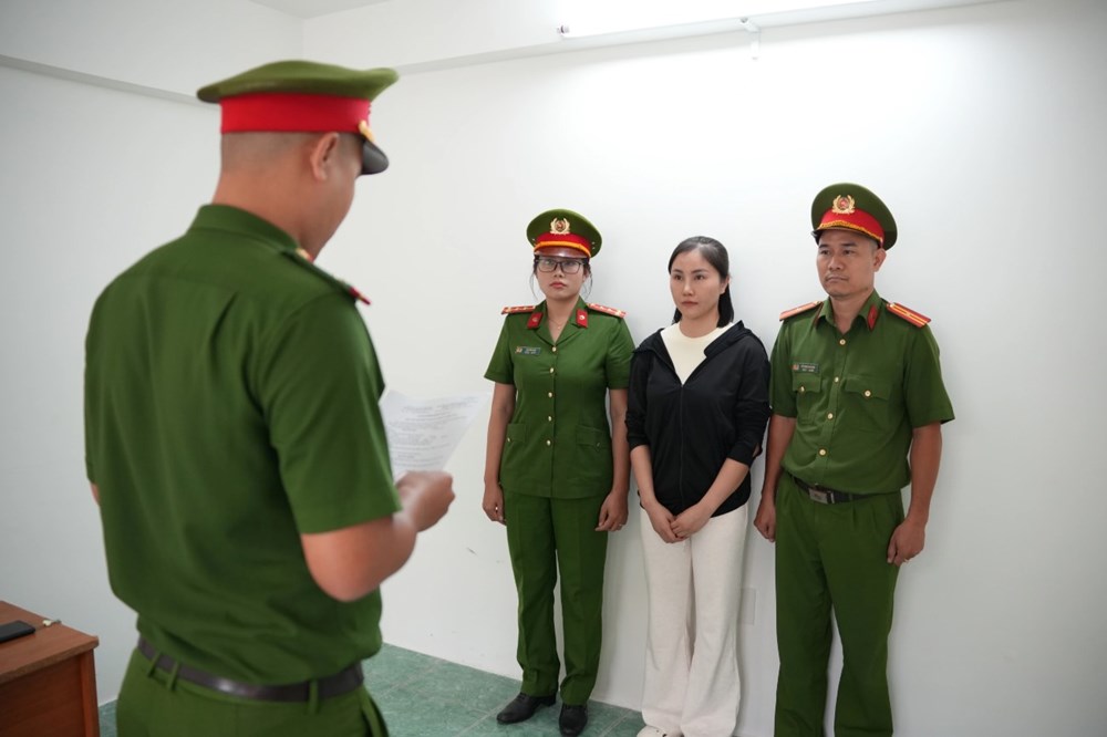 Khởi tố chủ cơ sở khám chữa bệnh giả danh bác sĩ điều trị các bệnh về tóc - ảnh 2