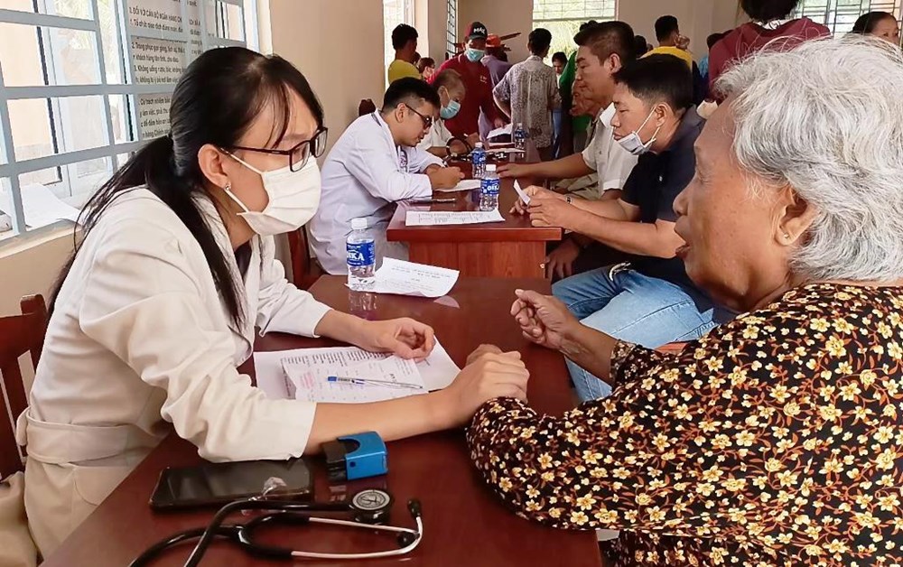 Đề xuất từ năm 2026 khám sức khỏe định kì miễn phí cho người nghèo, mắc bệnh mạn tính - ảnh 1