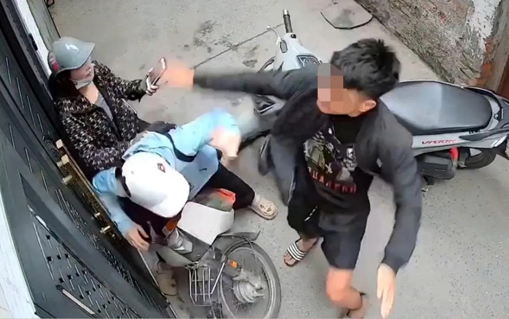 Xác minh vụ nam thanh niên chặn xe hành hung hai người phụ nữ tại Định Công - ảnh 1