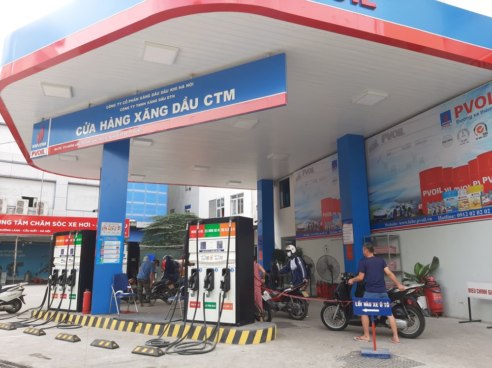 Bộ Tài chính đề xuất giảm một nửa thuế môi trường với xăng dầu  - ảnh 1