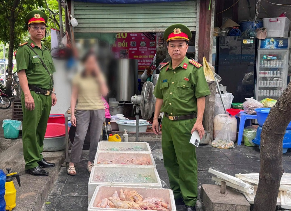 Xử phạt 26,5 triệu đồng đối với quán phở vi phạm an toàn thực phẩm - ảnh 1