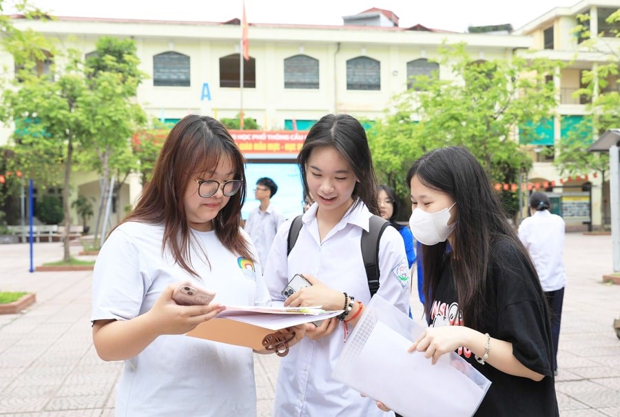 Hơn 17.000 học sinh không đăng ký dự thi lớp 10 công lập - ảnh 1