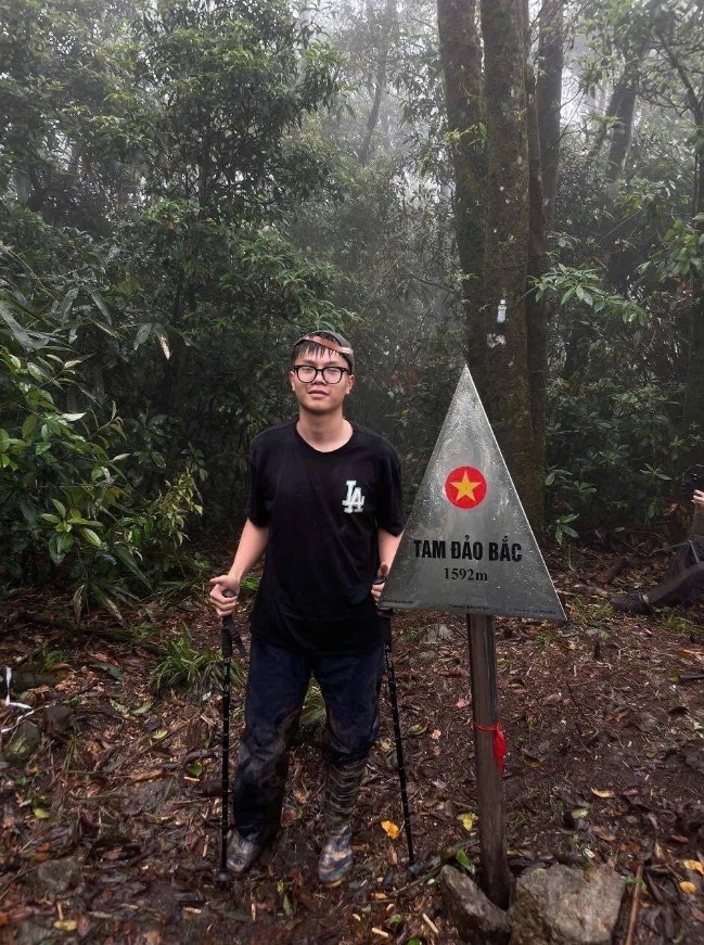 Tìm thấy nam sinh Hà Nội mất tích ở Tam Đảo sau 36 giờ nghẹt thở - ảnh 1