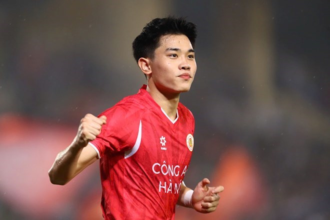 Đình Bắc lập hat-trick lịch sử vào lưới đội bóng quê hương - ảnh 1