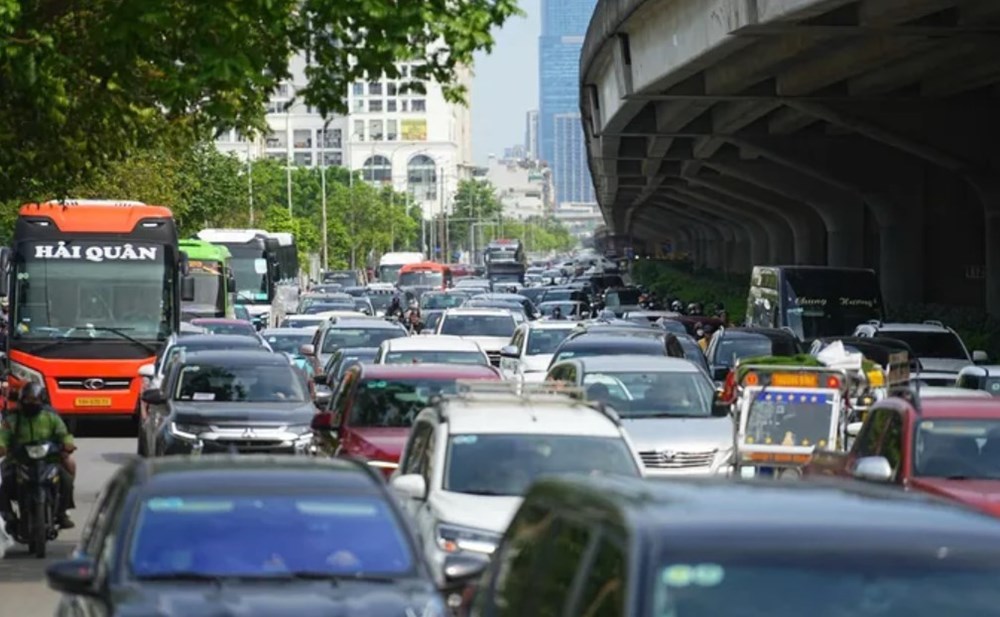 Cửa ngõ TP.HCM và Hà Nội ùn tắc kéo dài ngày đầu nghỉ lễ - ảnh 2