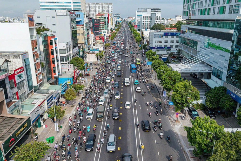 TP.HCM phân làn đảo chiều trên đường Cộng Hòa - ảnh 1