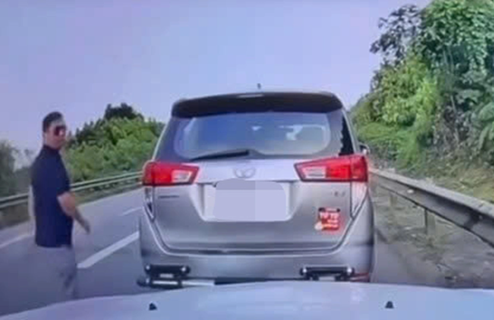 Phạt gần 14 triệu đồng tài xế chặn đầu xe, chửi bới trên cao tốc Nội Bài - Lào Cai - ảnh 1