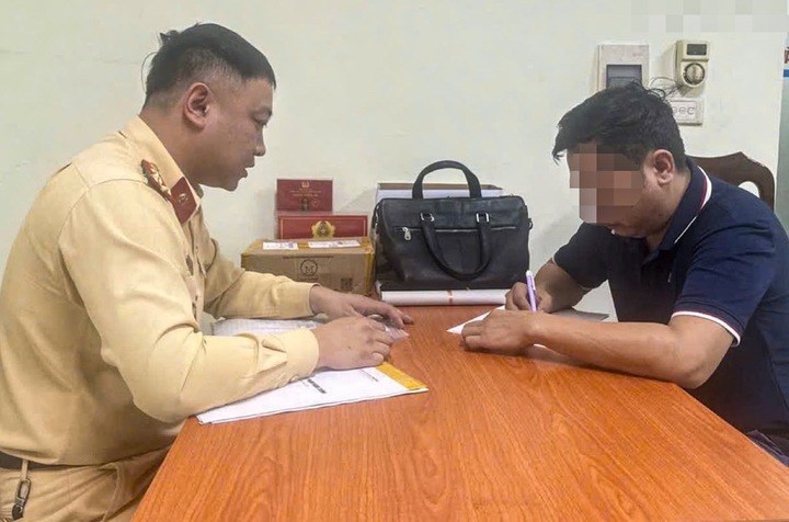Phạt gần 14 triệu đồng tài xế chặn đầu xe, chửi bới trên cao tốc Nội Bài - Lào Cai - ảnh 2