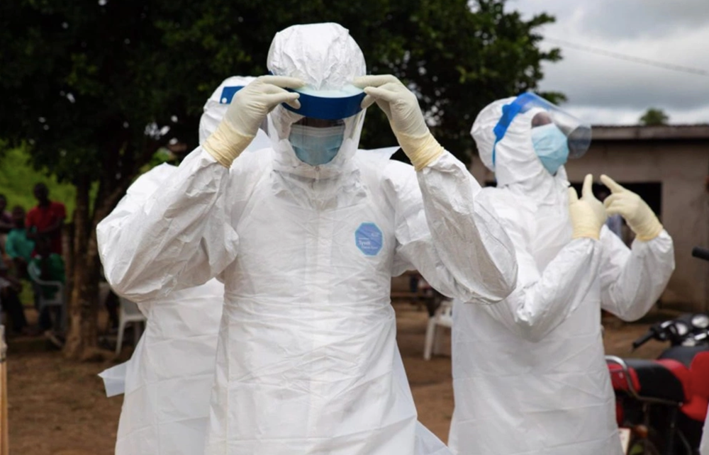 Dịch Ebola bùng phát, FIFA đưa ra tuyên bố khẩn cấp - ảnh 1