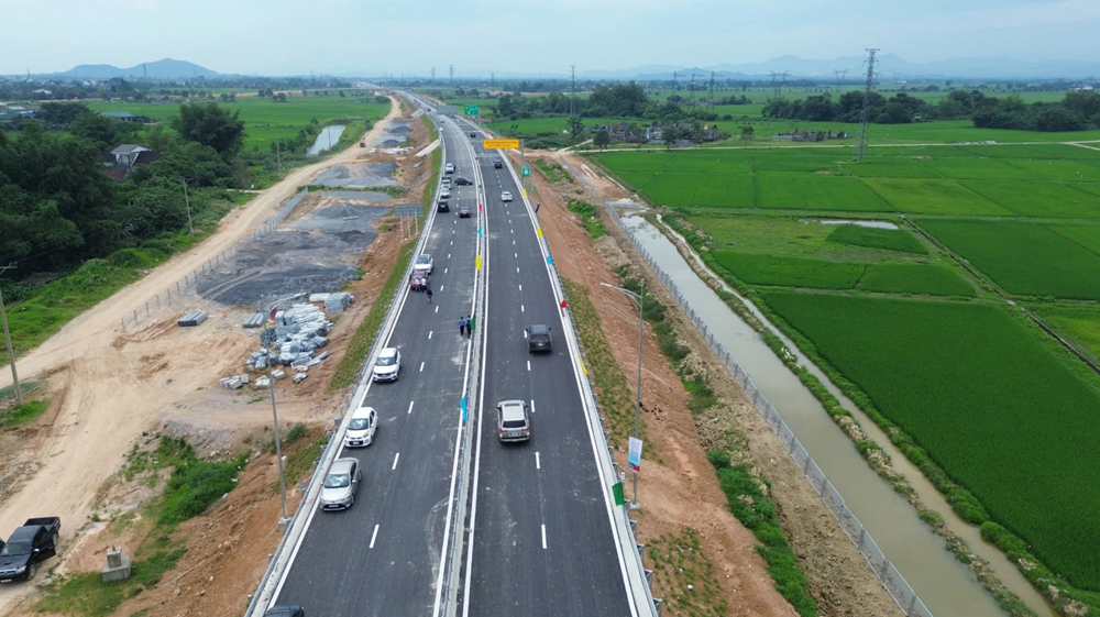 Đề xuất thu phí từ 900 - 1.300 đồng/km khi lưu thông trên 13 tuyến cao tốc Bắc - Nam - ảnh 1