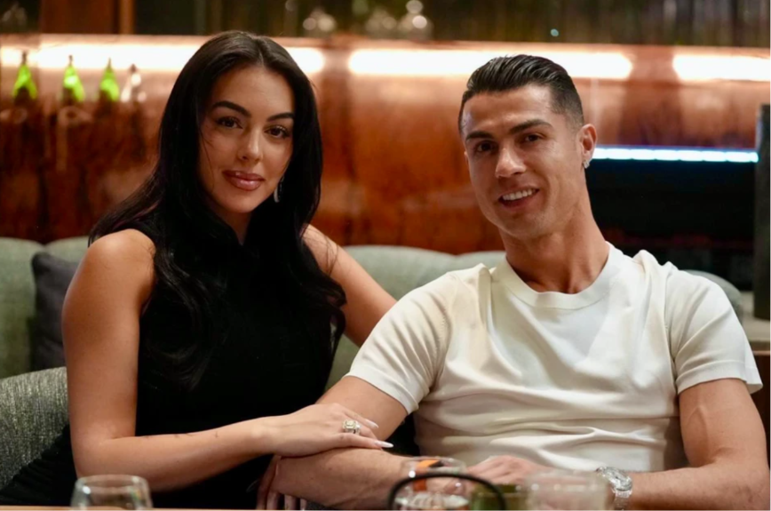 Rộ tin Ronaldo hoãn cưới sau khi Bồ Đào Nha dừng bước tại World Cup  - ảnh 1