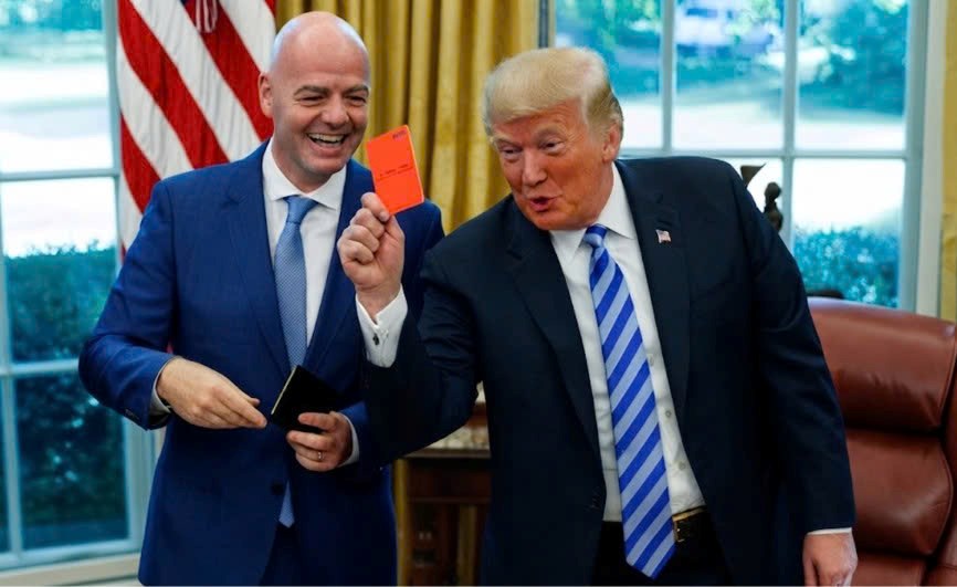 Tổng thống Donald Trump lên tiếng bảo vệ Chủ tịch FIFA - ảnh 1