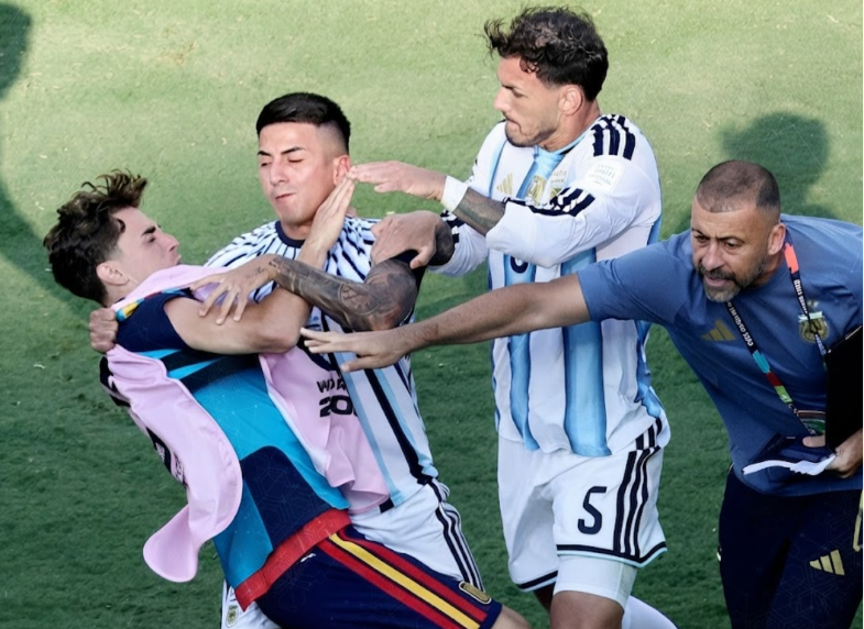 FIFA xử phạt nặng đội tuyển Argentina sau chung kết World Cup 2026 - ảnh 1