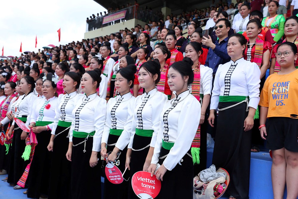 Hơn 15.000 khán giả tạo “chảo lửa” Nghĩa Lộ, bóng đá nữ thăng hoa cùng văn hóa và du lịch - ảnh 3