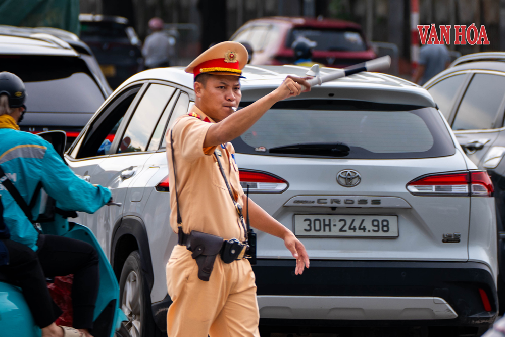 Hà Nội: Cháy dữ dội tại gara ô tô trên đường Lê Quang Đạo - ảnh 5