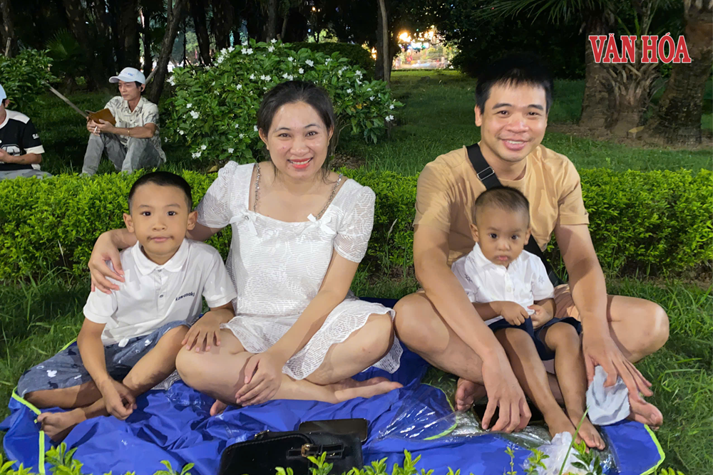 Biển người đổ về Mỹ Đình trọn vẹn cảm xúc trong đêm pháo hoa mừng Quốc khánh 2.9 - ảnh 11