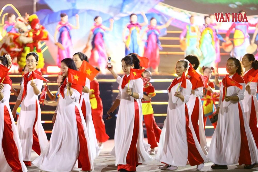 Khai mạc “Đêm hội Thành Tuyên năm 2026”: Lung linh sắc màu trăng rằm xứ Tuyên - ảnh 15