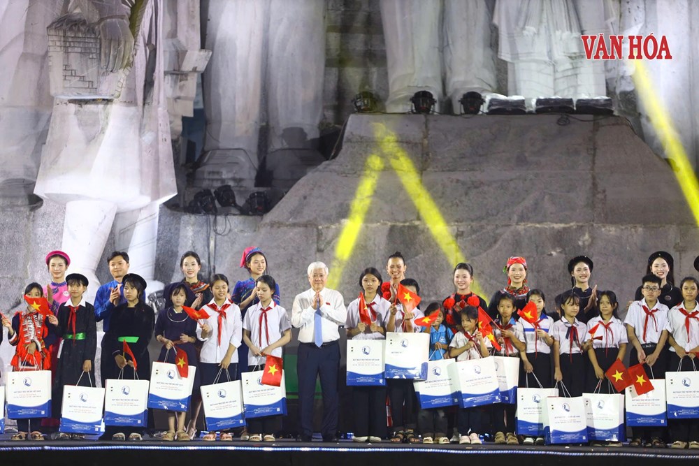 Khai mạc “Đêm hội Thành Tuyên năm 2026”: Lung linh sắc màu trăng rằm xứ Tuyên - ảnh 8