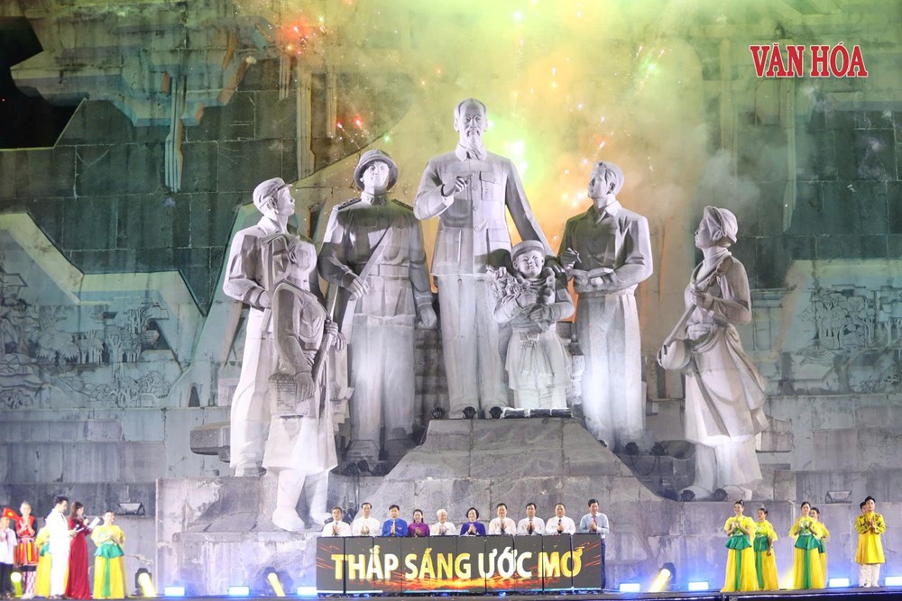 Khai mạc “Đêm hội Thành Tuyên năm 2026”: Lung linh sắc màu trăng rằm xứ Tuyên - ảnh 5