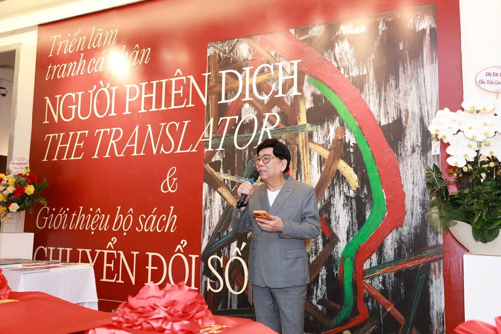 Dịch giả, họa sĩ Đức Dũng ra mắt 19 cuốn sách về “Chuyển đổi số” và triển lãm tranh cá nhân “Người Phiên dịch” - ảnh 6