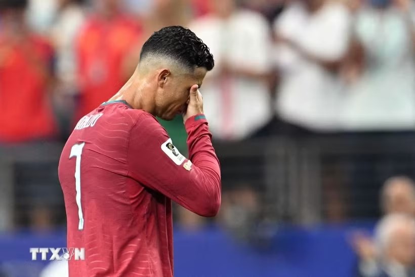 Ronaldo tung tâm thư dài 10 trang, tố HLV Jorge Jesus thất hứa - ảnh 1