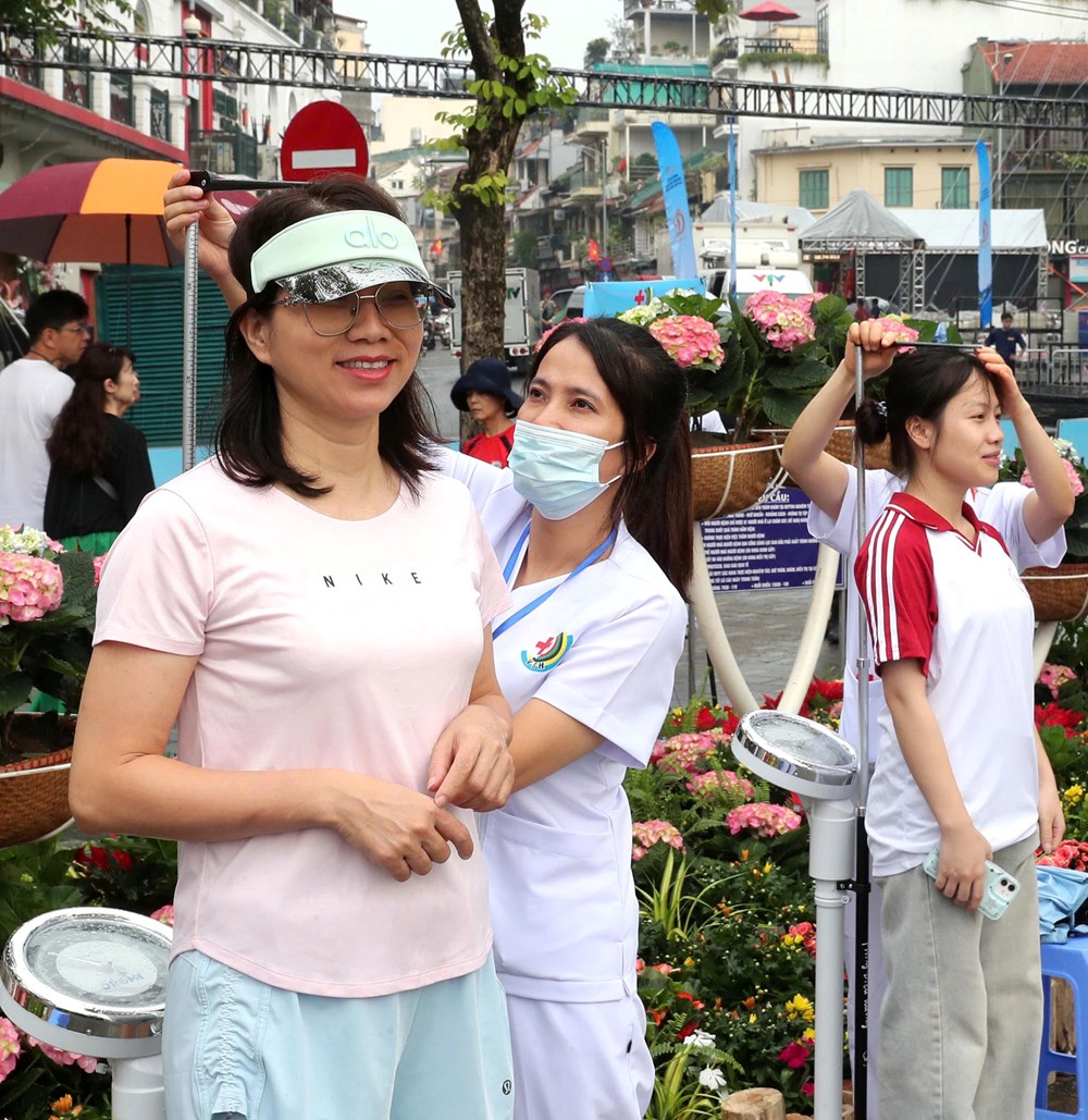 Kiểm tra sức khỏe, hướng dẫn phương pháp tập luyện: Điểm nhấn thiết thực tại Lễ phát động Phong trào toàn dân tập luyện thể thao - ảnh 7