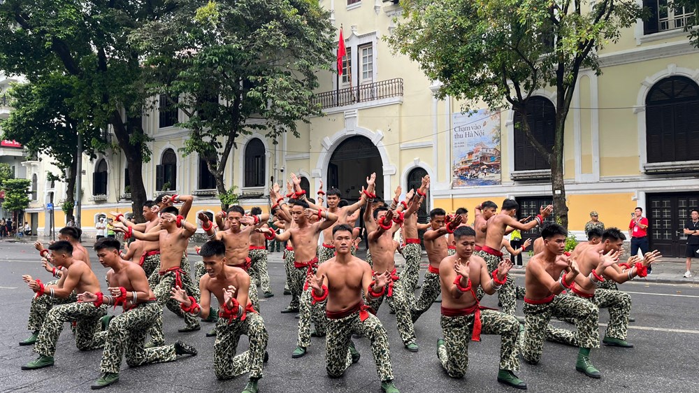 Mãn nhãn màn trình diễn sức mạnh võ thuật của lực lượng Quân đội nhân dân - ảnh 2