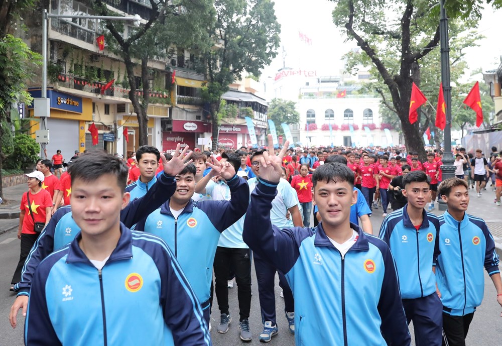Hơn 12.000 người hòa bước chạy tại hồ Hoàn Kiếm - ảnh 10
