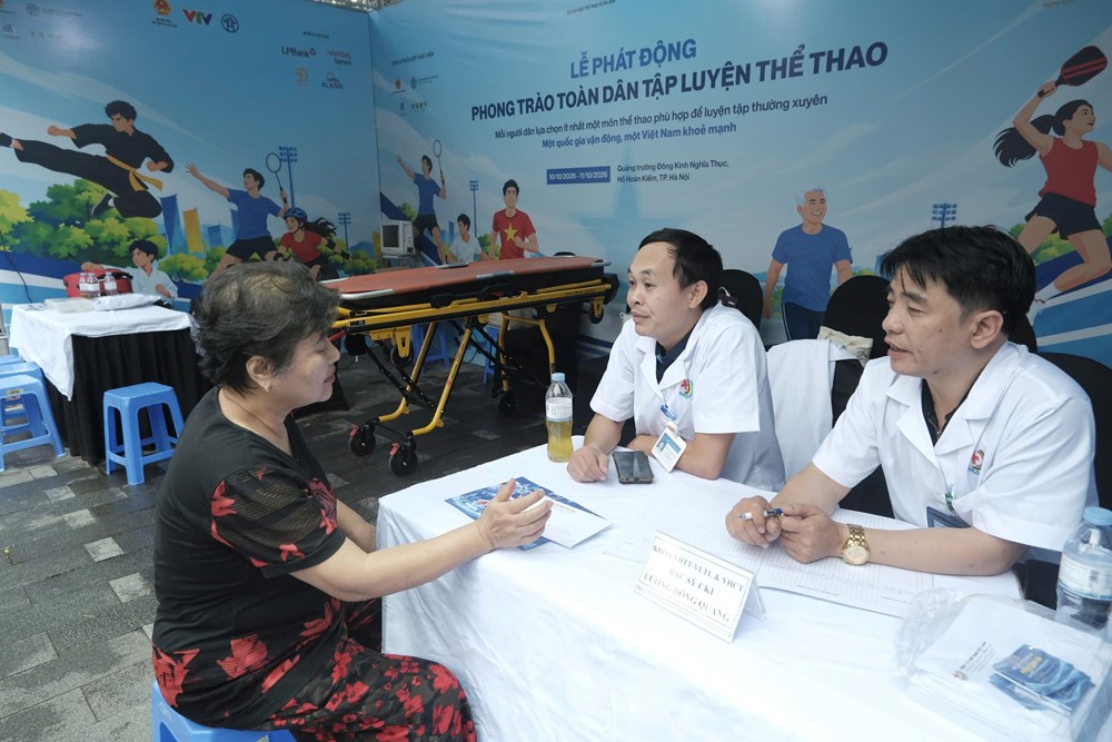 Trải nghiệm “đắm mình” trong các môn thể thao tại hồ Hoàn Kiếm - ảnh 6