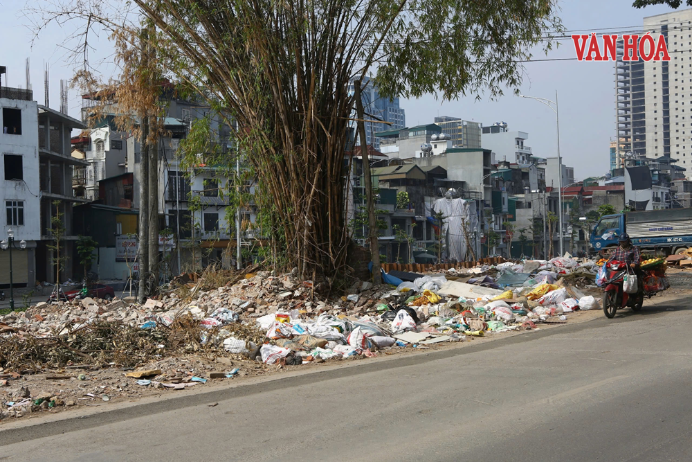  Rác thải tồn đọng tại khu vực giải tỏa Đê La Thành - ảnh 10