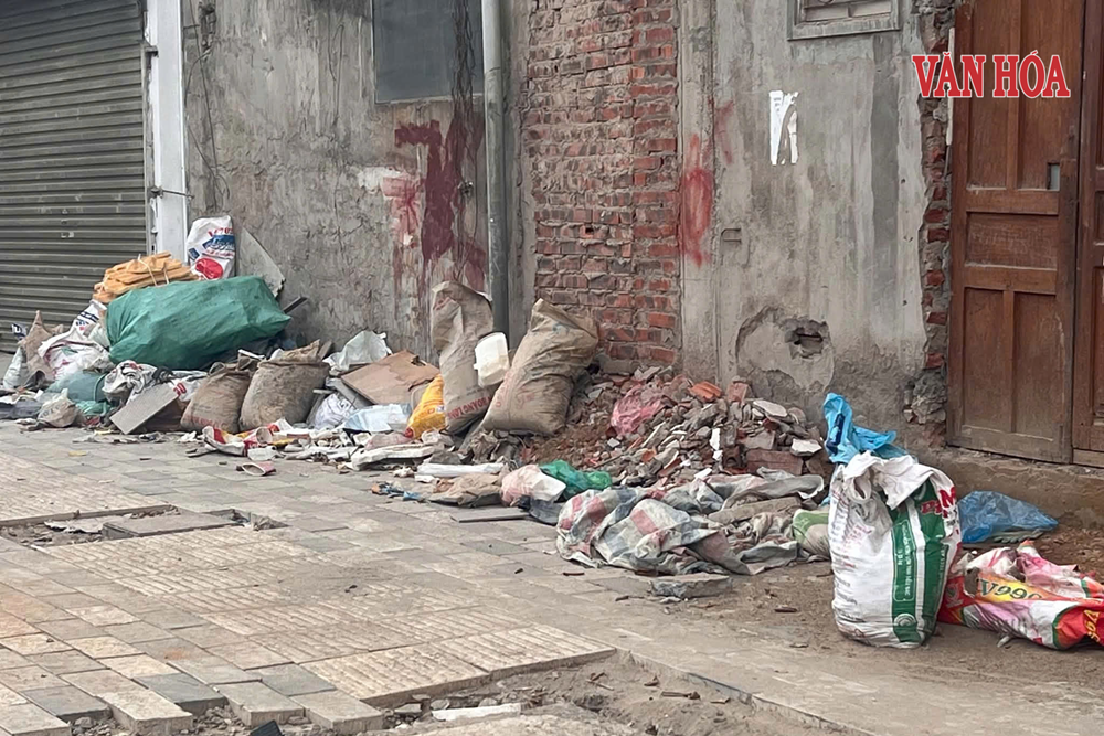  Rác thải tồn đọng tại khu vực giải tỏa Đê La Thành - ảnh 6