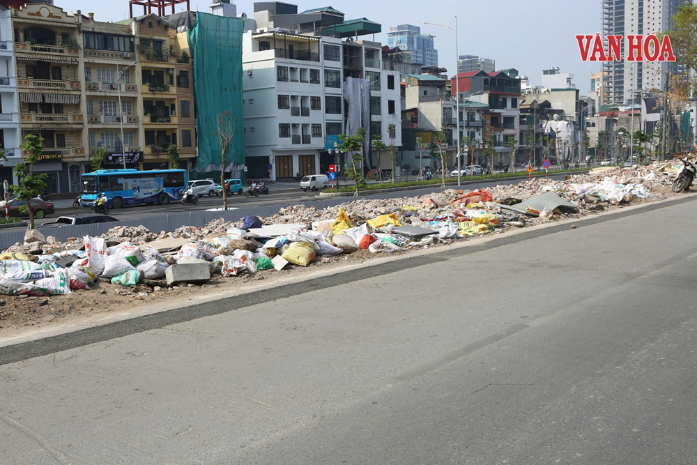 Rác thải tồn đọng tại khu vực giải tỏa Đê La Thành - ảnh 9