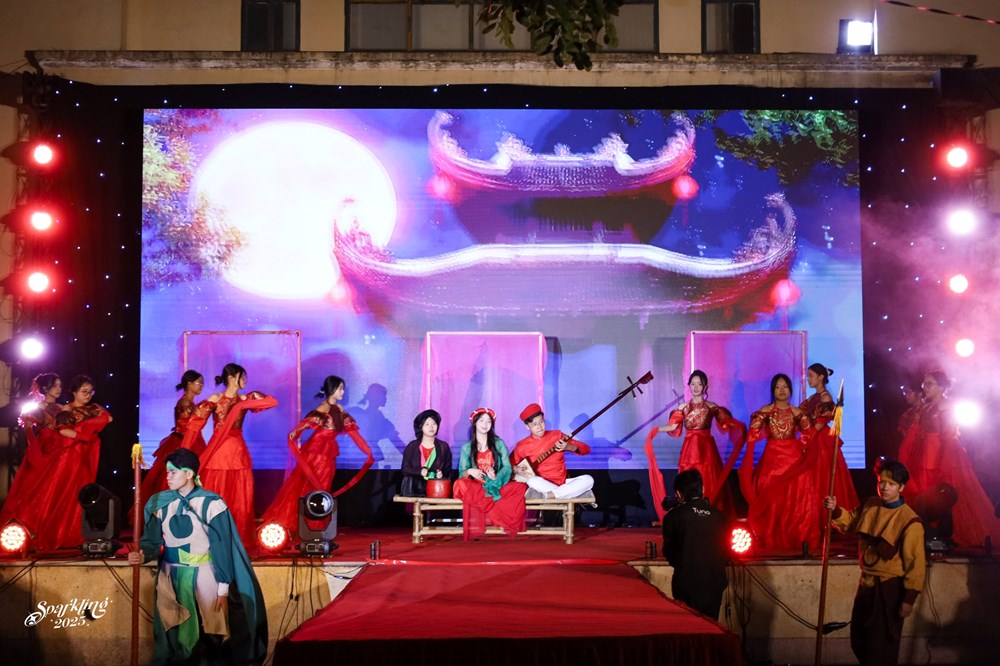 Đêm hội Sparkling Night 2025: Vẻ đẹp học sinh Chu Văn An - ảnh 3
