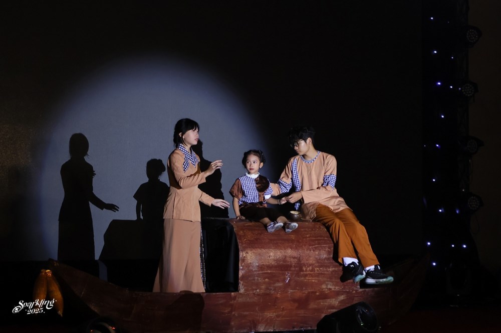 Đêm hội Sparkling Night 2025: Vẻ đẹp học sinh Chu Văn An - ảnh 4