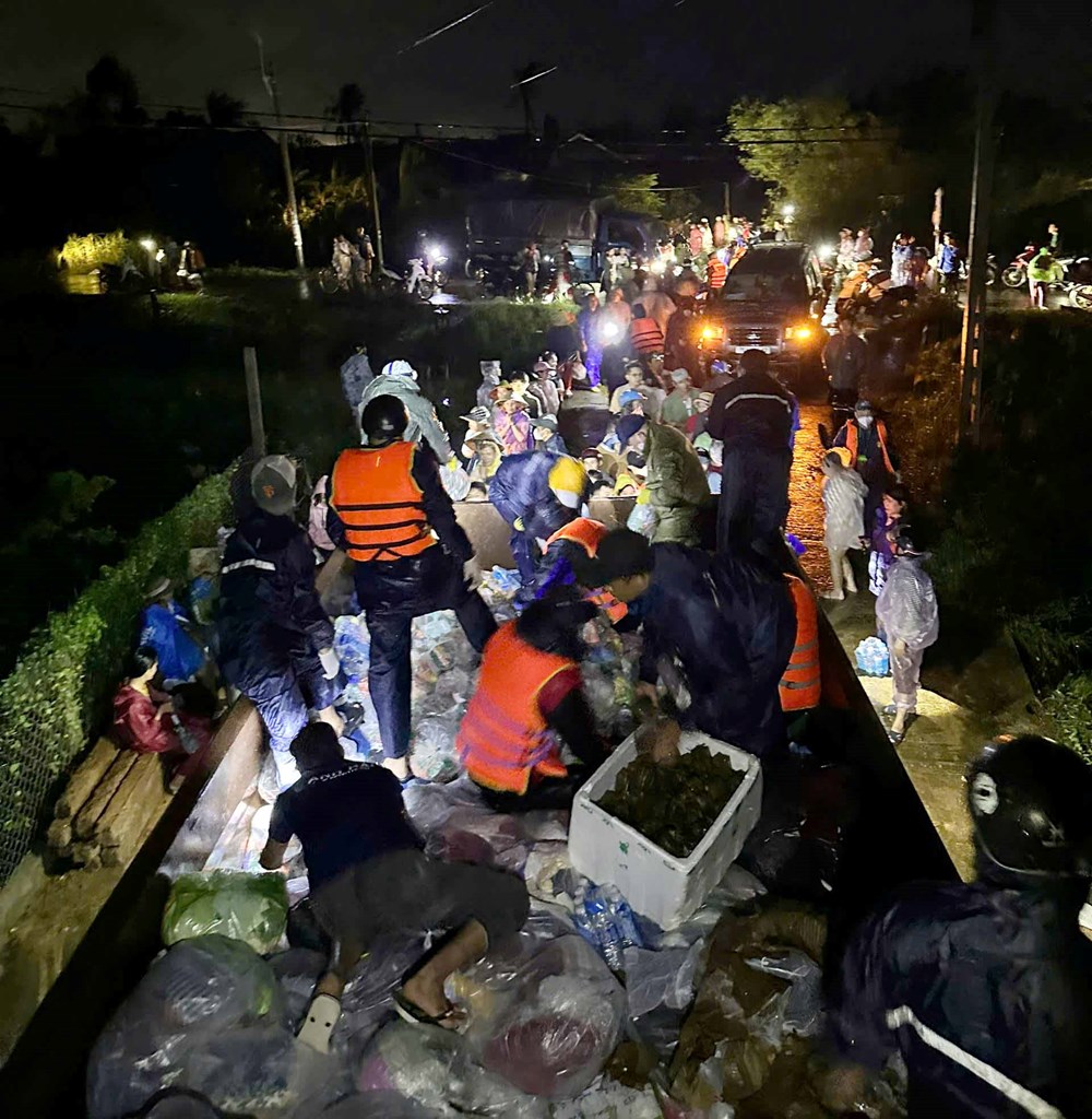 Triệu triệu tấm lòng hướng về miền Trung - ảnh 1